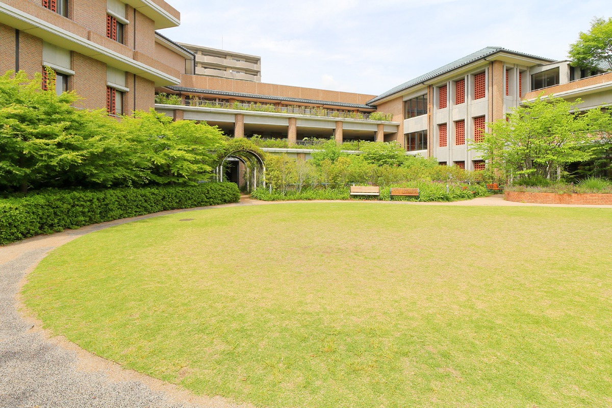 地方独立行政法人 岡山県精神科医療センター - 中庭(1)