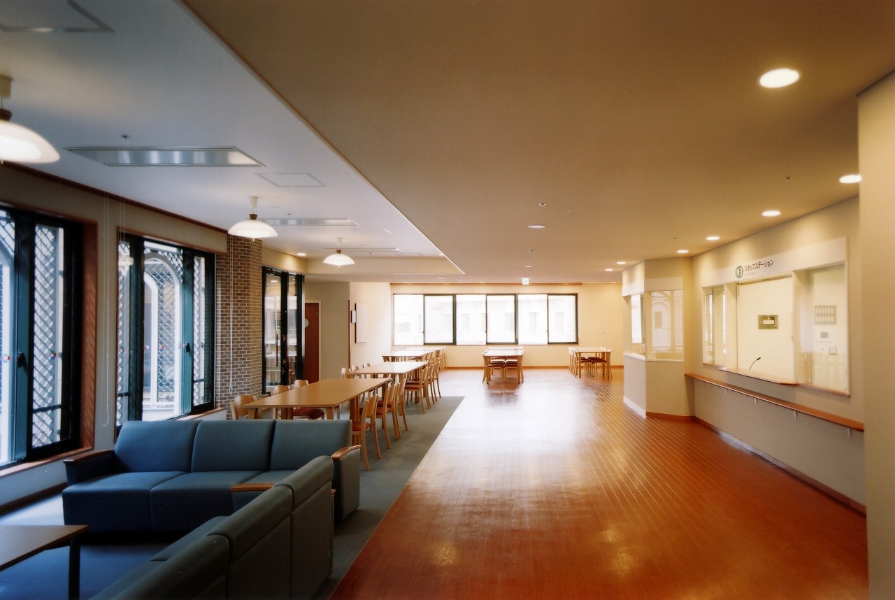 地方独立行政法人 岡山県精神科医療センター - 中棟3階ディルーム(1)