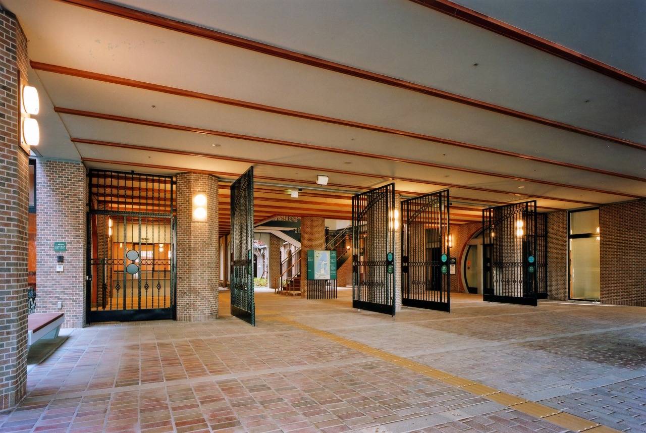 地方独立行政法人 岡山県精神科医療センター - 正面ゲート(1)