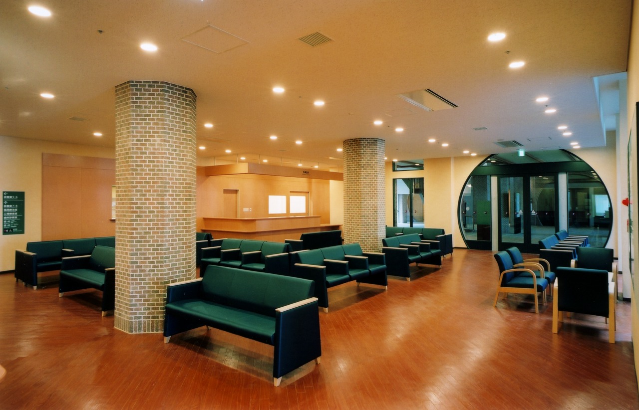 地方独立行政法人 岡山県精神科医療センター - 1階外来ロビー(1)