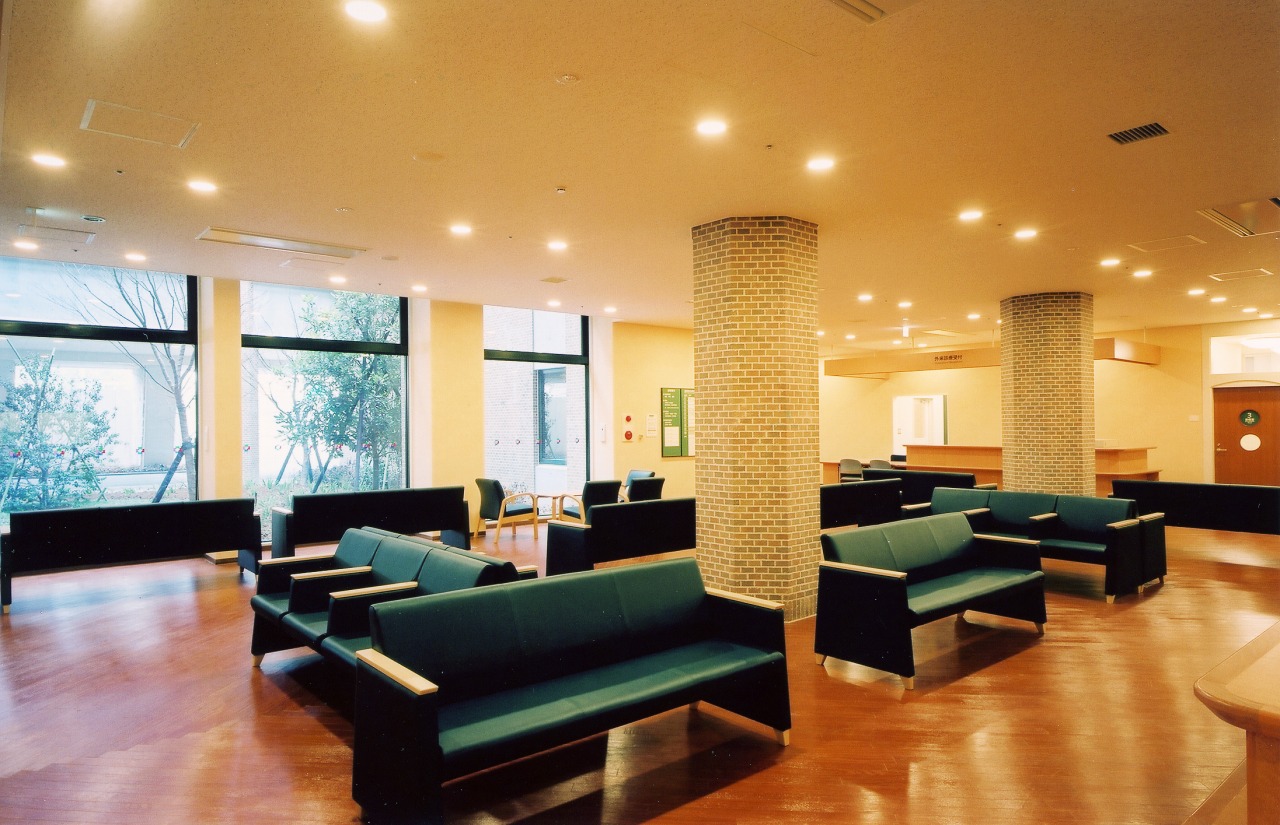 地方独立行政法人 岡山県精神科医療センター - 1階外来ロビー(2)